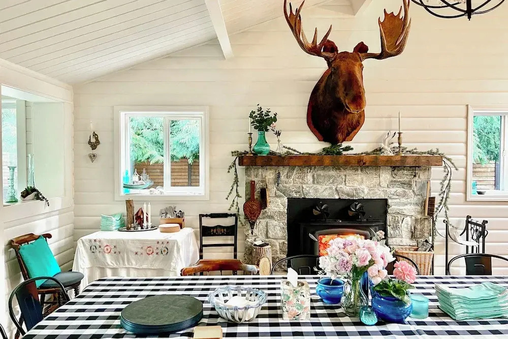 Bayfront PNW Lodge: Dock, Pickleball & Guest House
