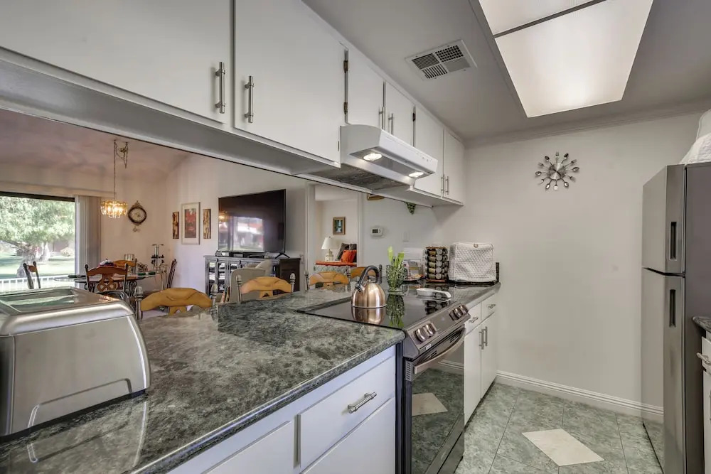 Golf Course View & Pool Access: Palm Desert Condo