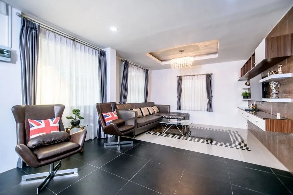 Exquisite Pool Villa J - Pattaya Pool Villa