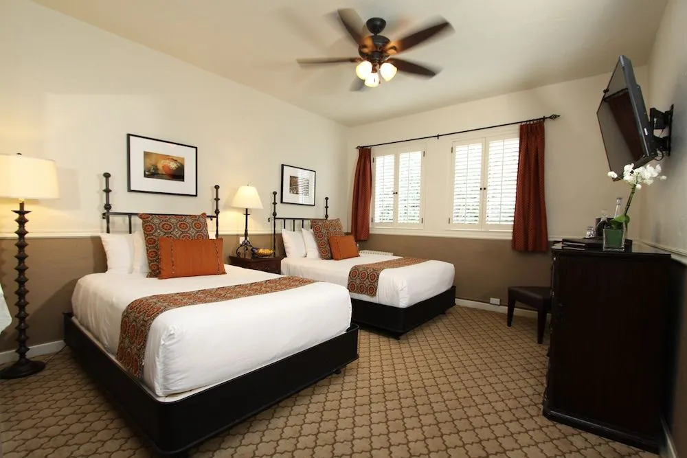 Cypress Inn Carmel-by-the-Sea