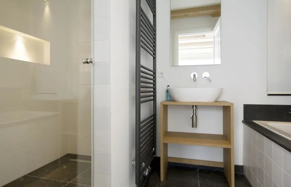 Modern & Luxurious 2 Bedroom Apartment