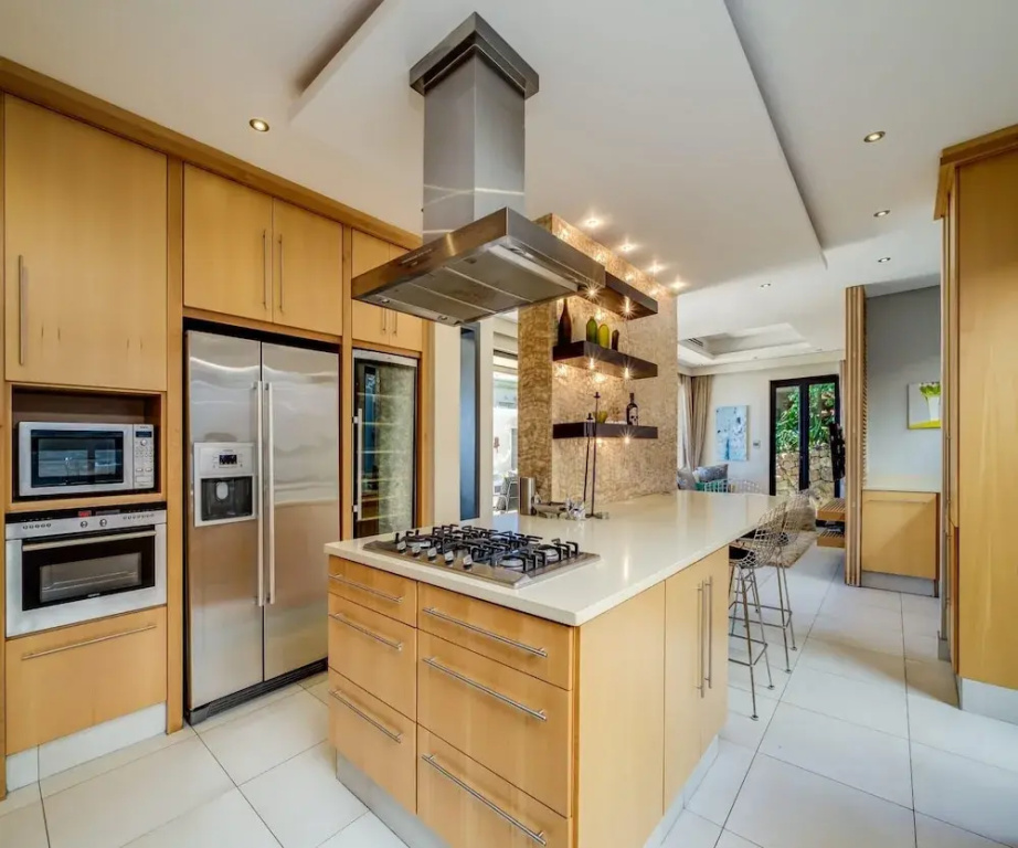 Family Villa in the Heart of Camps Bay Bayon House