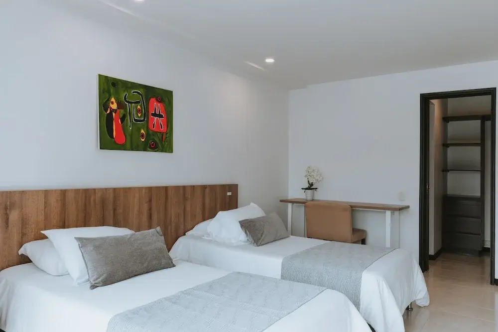 Travelers Orange Suites