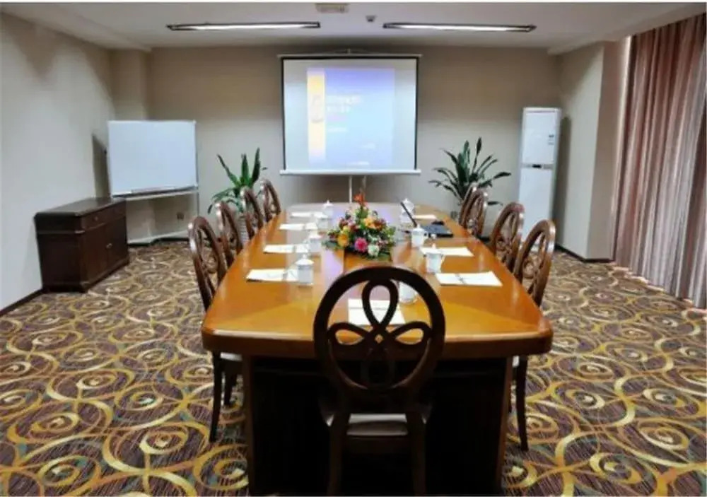 Shi Dai Jin Cheng Hotel