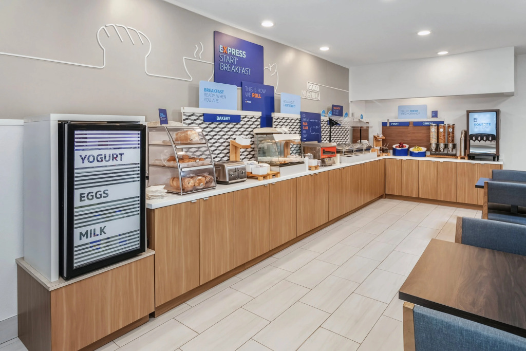 Holiday Inn Express Hotel & Suites Bloomington-Normal University Area by IHG