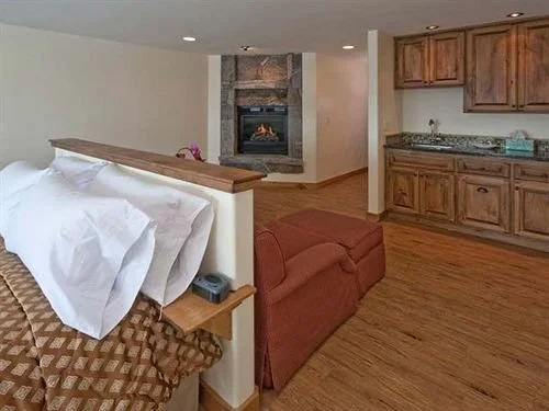 North Tahoe Lodge