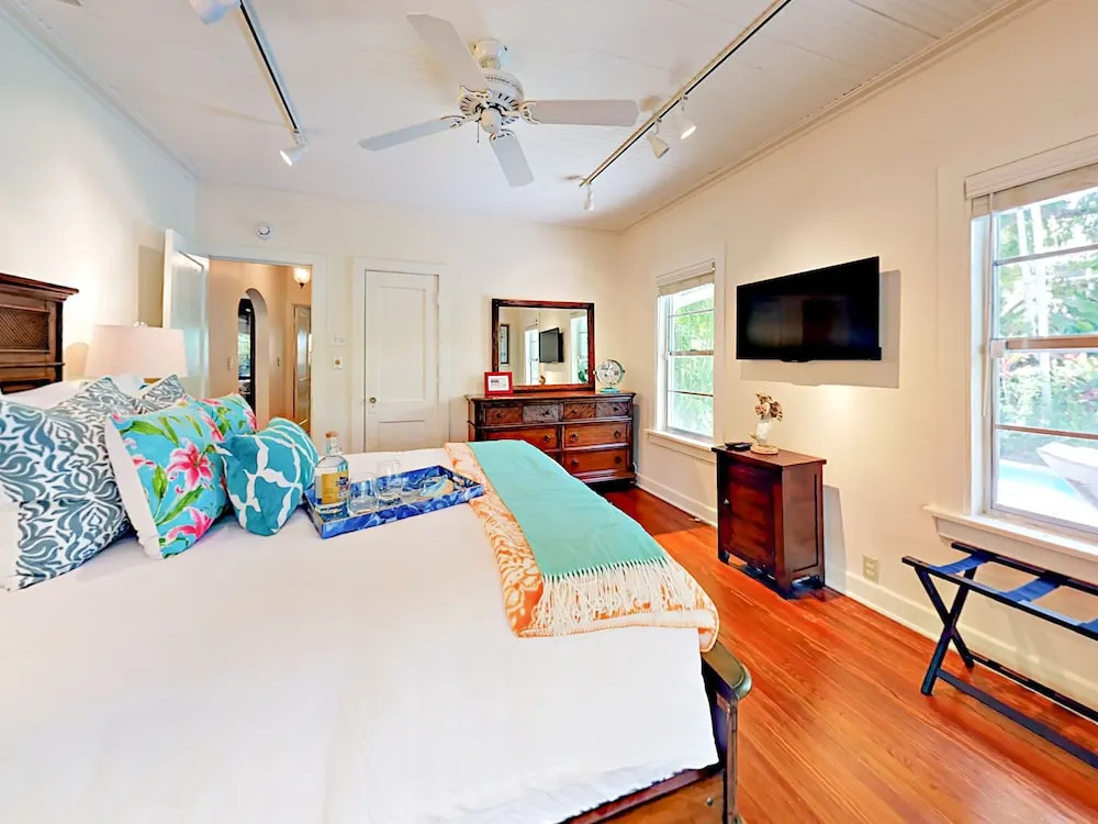 Tropical El Cid Bungalow #main Home - Front 2 Bedrooms 2 Bathrooms Cot