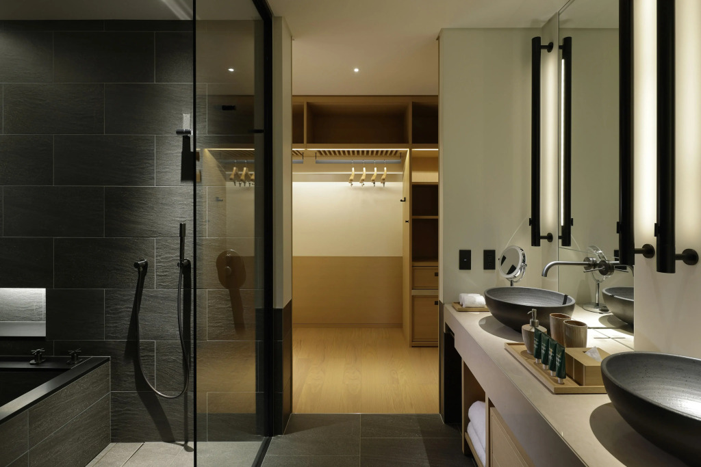 ROKU KYOTO, LXR Hotels & Resorts by Hilton