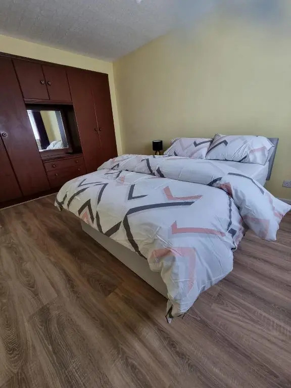 Elegant Home in Dagenham with free wi fi & free parking