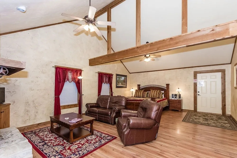 Avalon Studio Bedroom Cottage by RedAwning