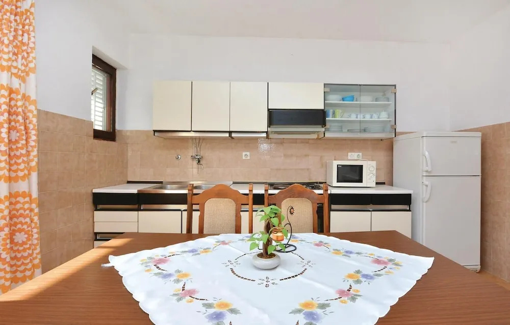 Stunning Home in Jelsa With Wifi and 2 Bedrooms