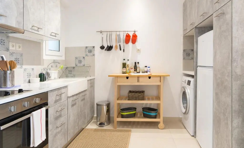 1 KM from The Acropolis 1 Bedroom Apt Netflix And Washing Machine