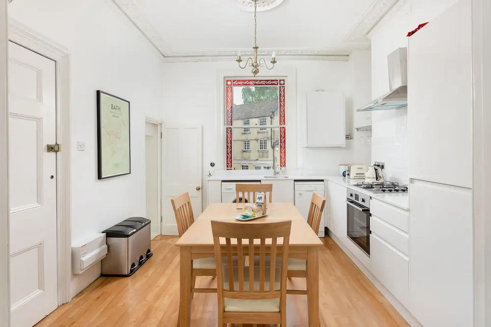 Bright Central Apartment