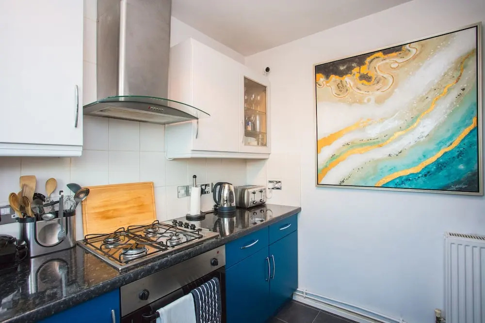 Quirky Urban Flat with Impressive Panoramic Views