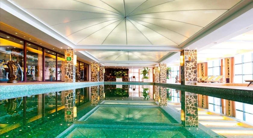 Hangzhou Linan Wonderland Hotel