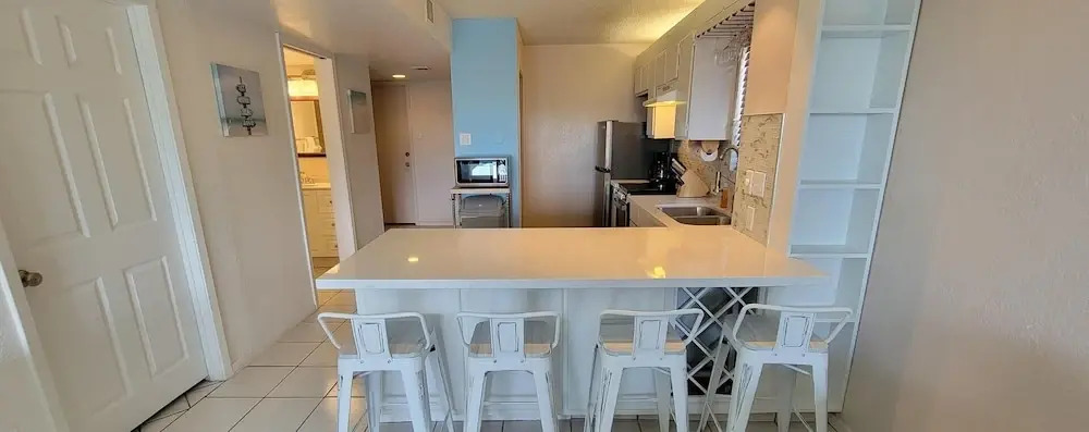 Beach access Condo Nice pool/hot tub area w/bbq 2 Bedroom Home by RedAwning