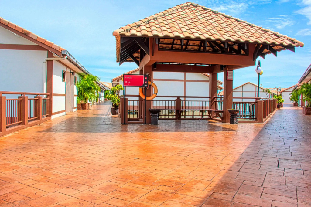 AlexaPD Private Water Chalets