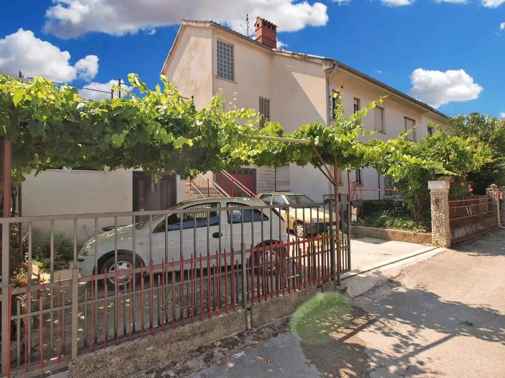 Apartment 695