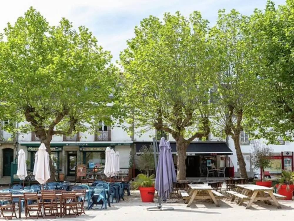 Rural holiday home near beach, culture and recreation in the tip of Brittany