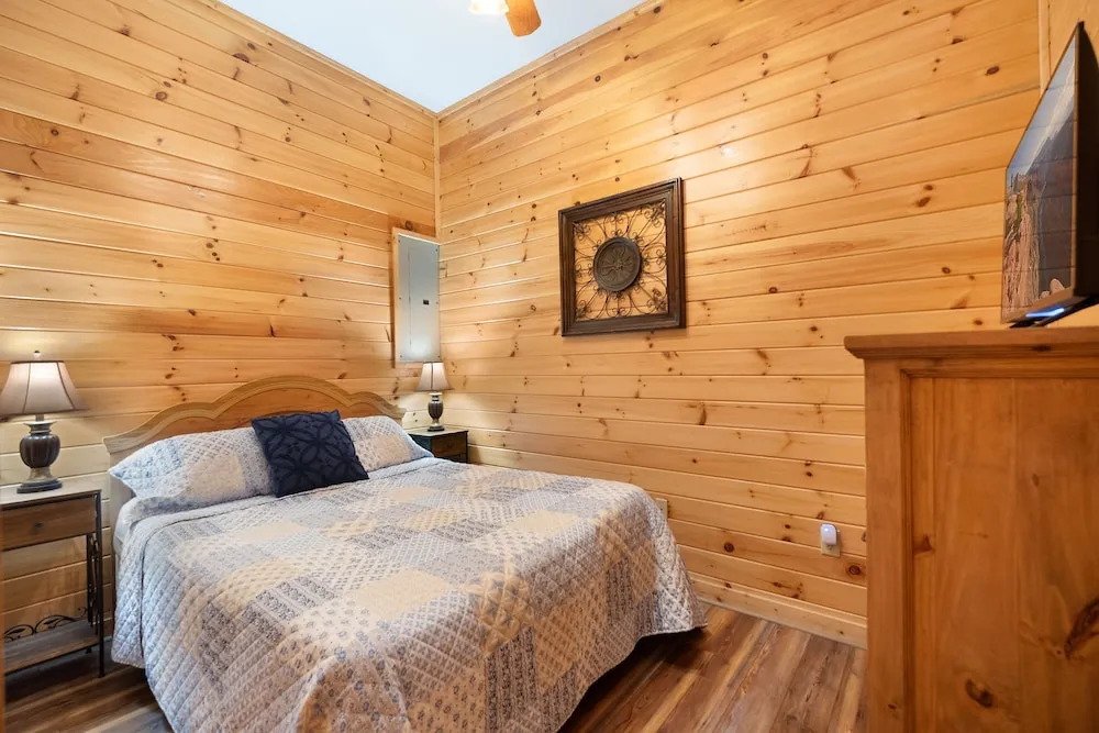 Private Smoky Mtn Log Home w/ 2 Decks + Hot Tub!