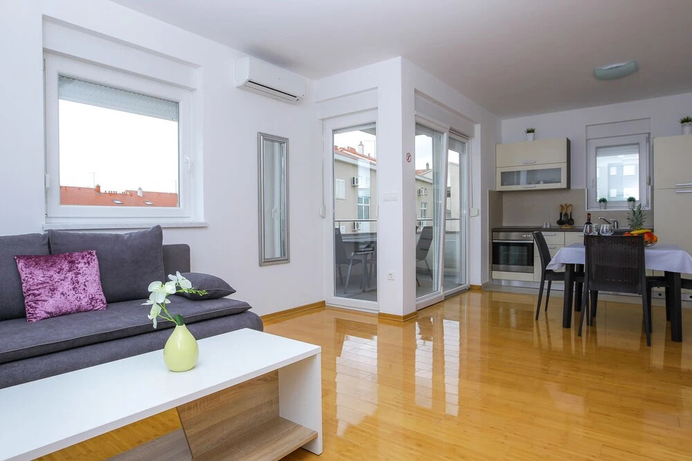 Summer Breeze Pool Apartments