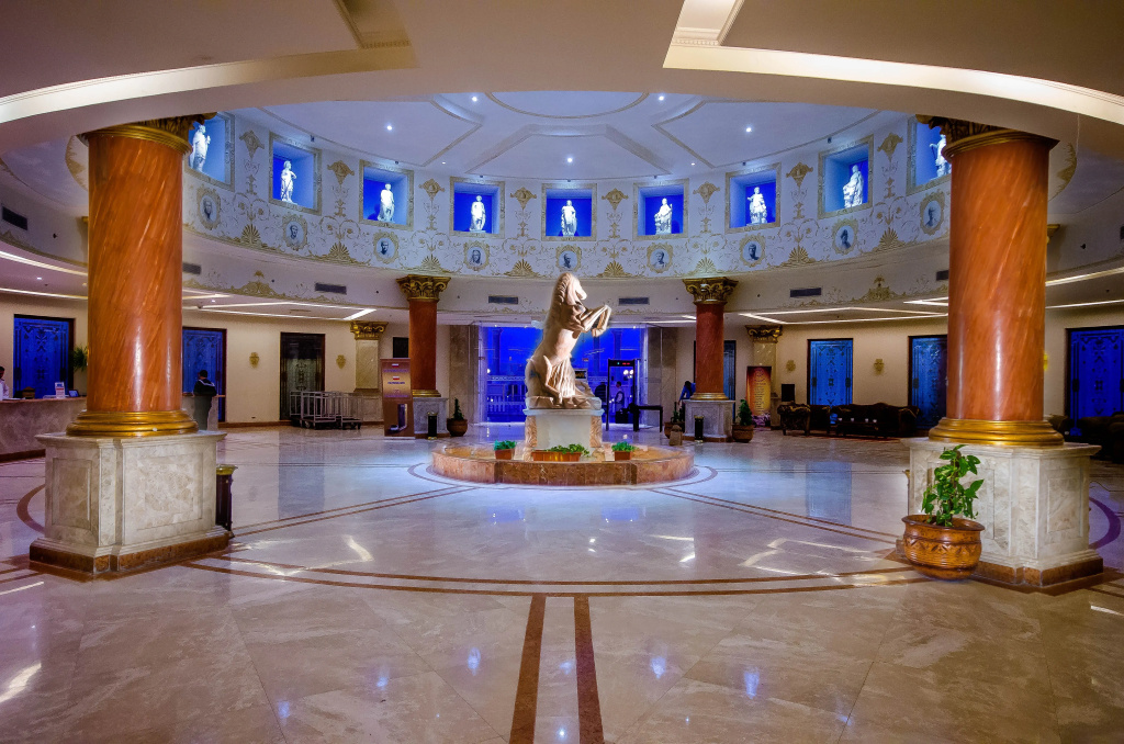 Titanic Palace - Families and Couples only