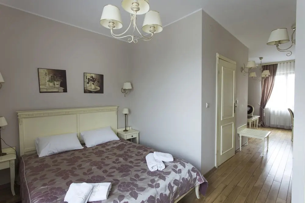 Villa Estera - Hotel & Restauracja