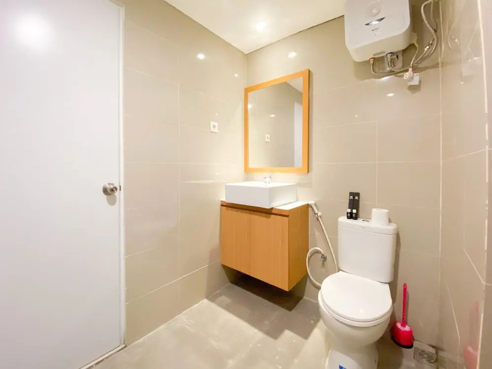 Homey And Strategic Studio (No Kitchen) At Sentraland Semarang Apartment