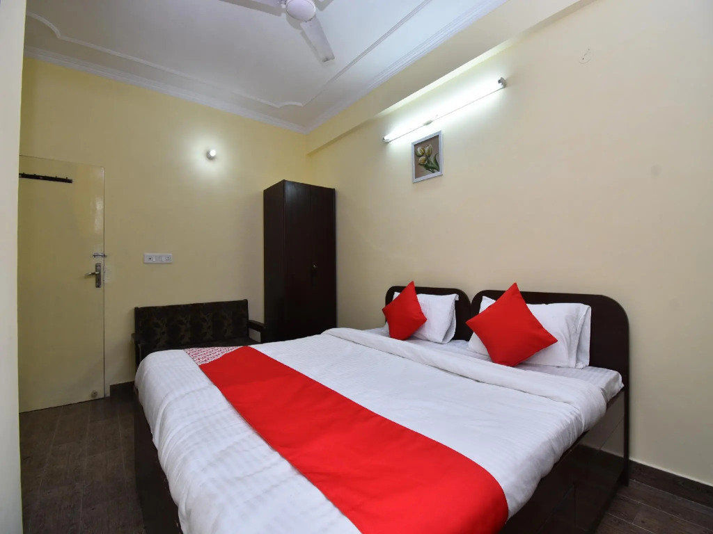 OYO 29907 Hotel Iqra Inn