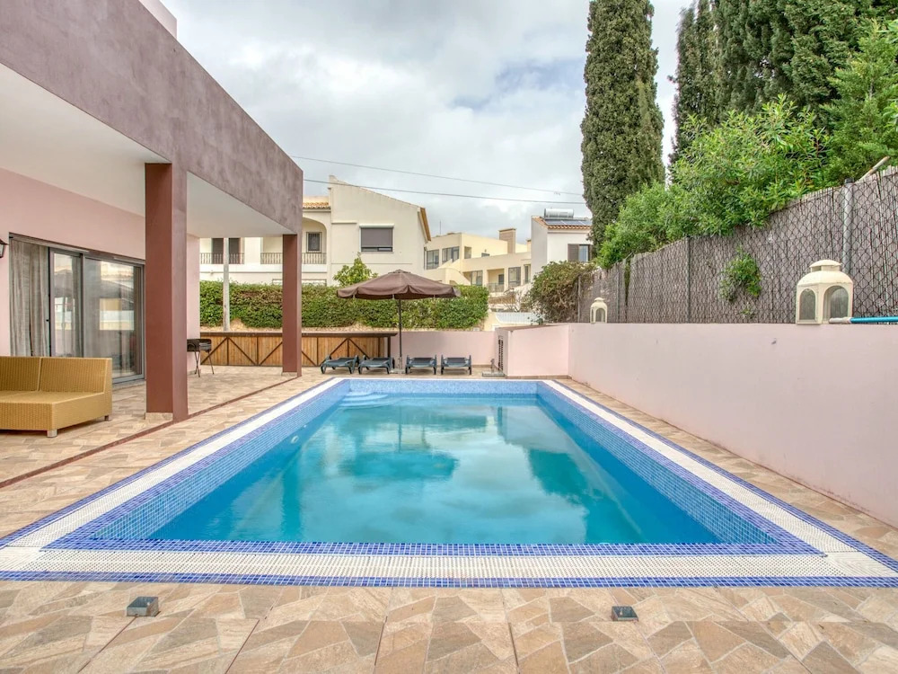 Cosy Holiday Home in Alvor With Swimming Pool
