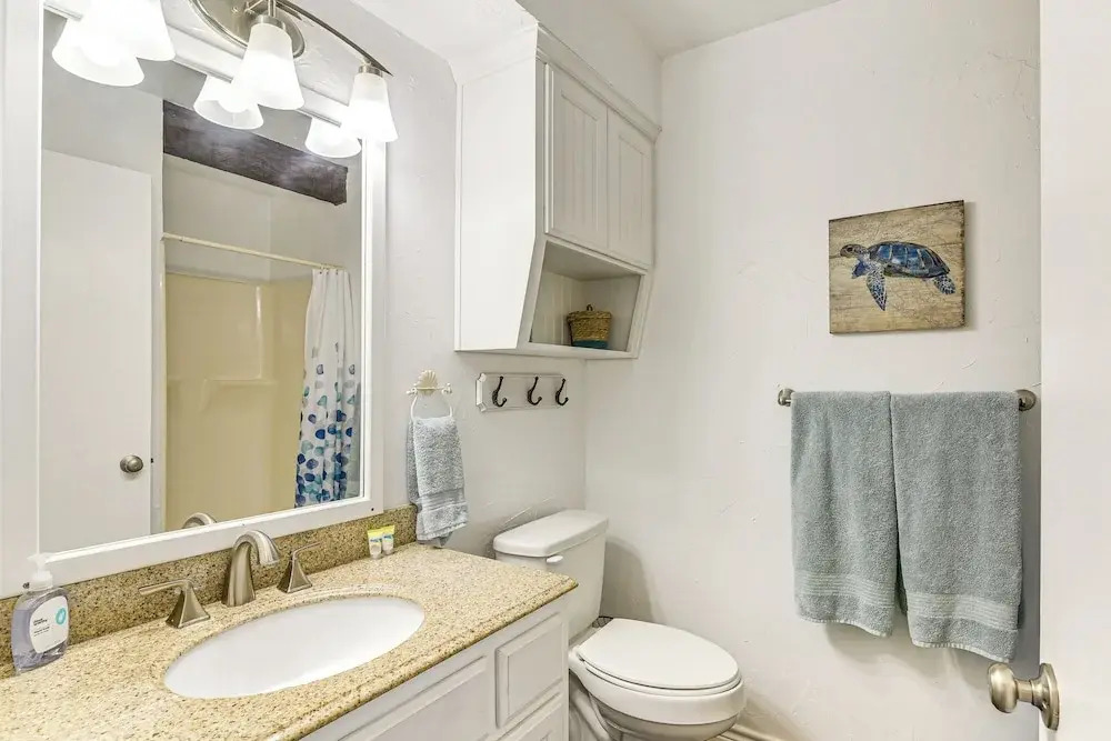 Walk to Beach: Ocean-view Home w/ Deck in Freeport