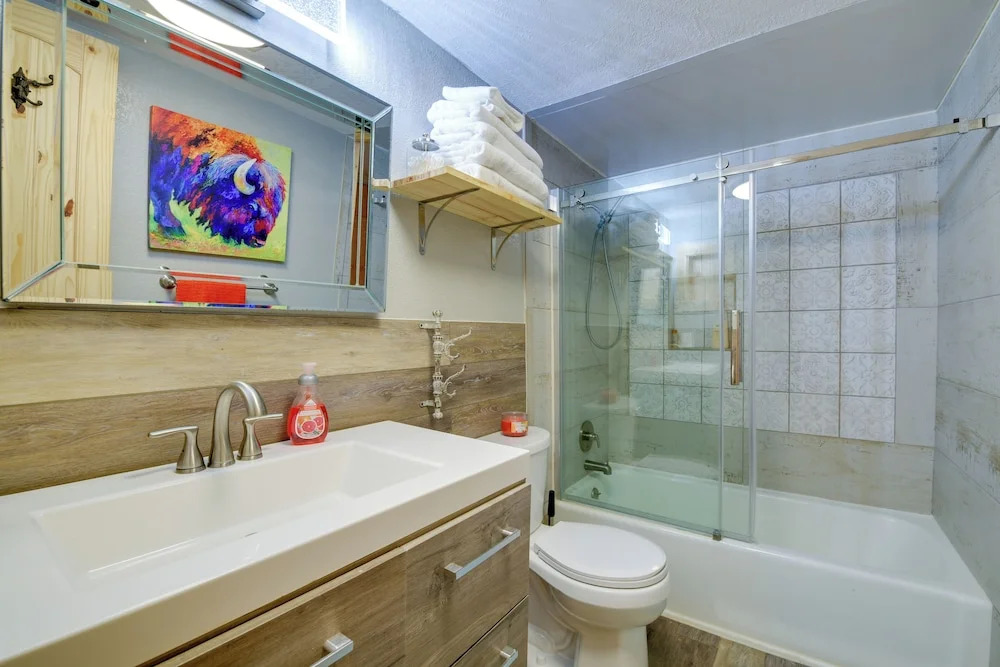 Fort Worth Home w/ Patio: 5 Mi to Dtwn!