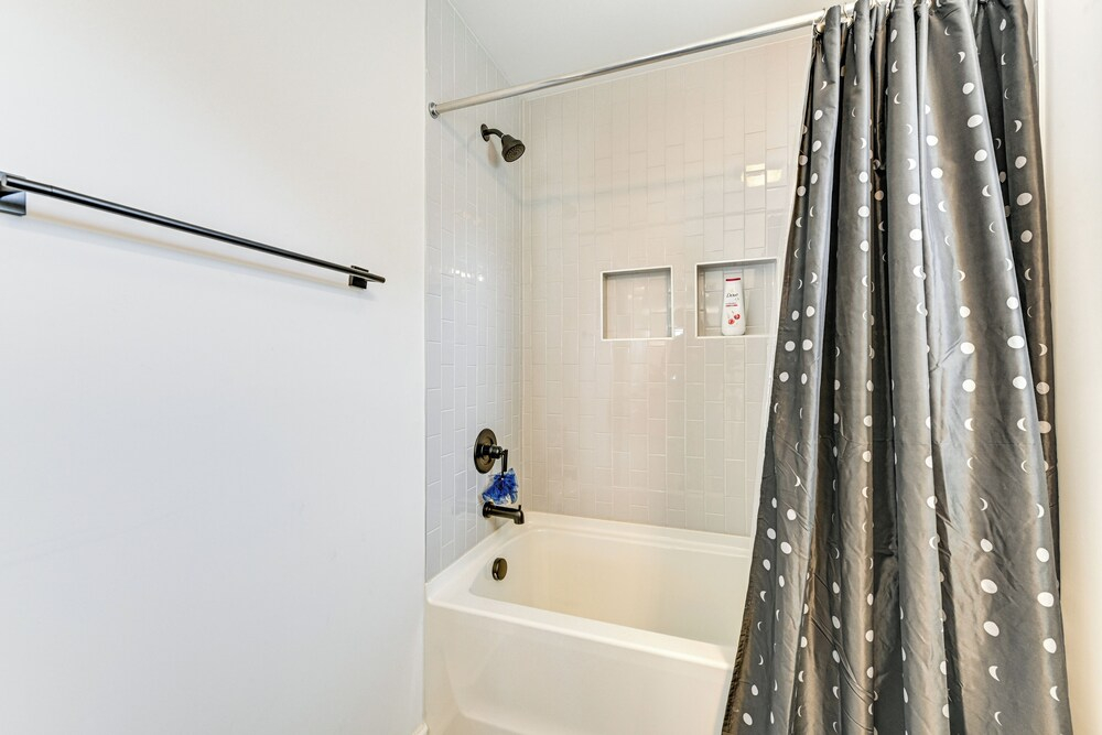 3 Mi to Uptown Charlotte! Apt in Historic District