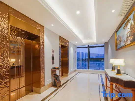 Vienna Hotel (Chongqing Qishan High-speed Railway Station Plaza)