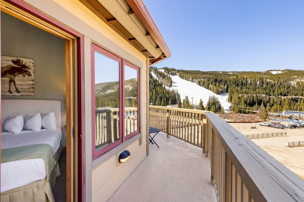 2300 Red Hawk Lodge 3 Bedroom Condo by RedAwning