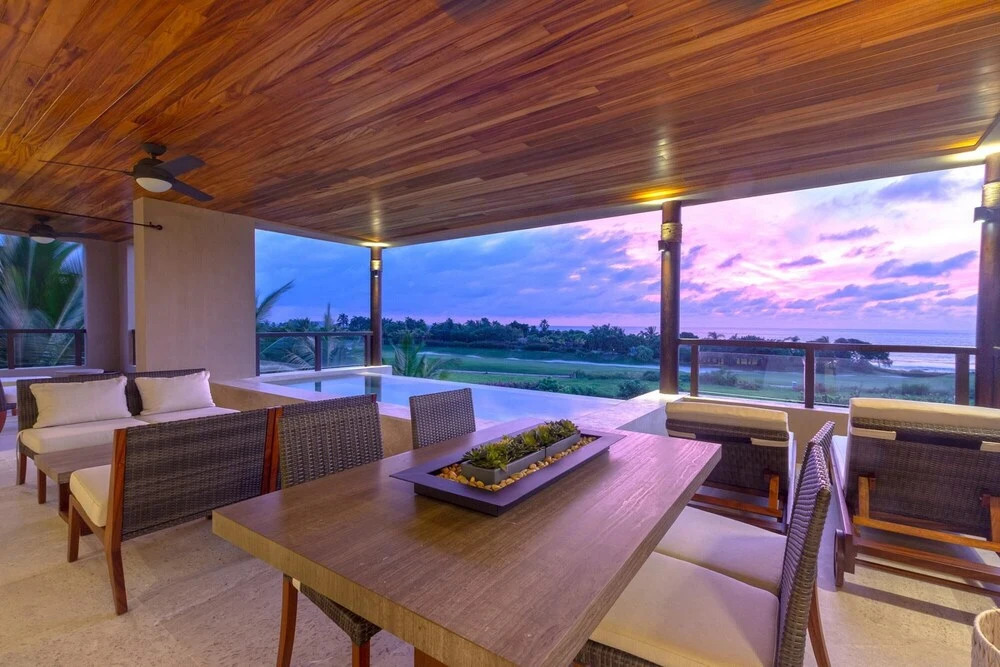 Sunny Vacation Condo 4