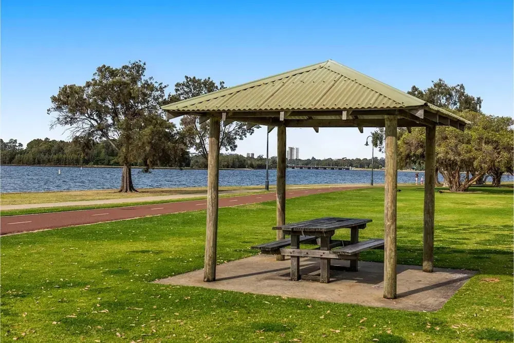 Stylish Apartment in Leafy South Perth