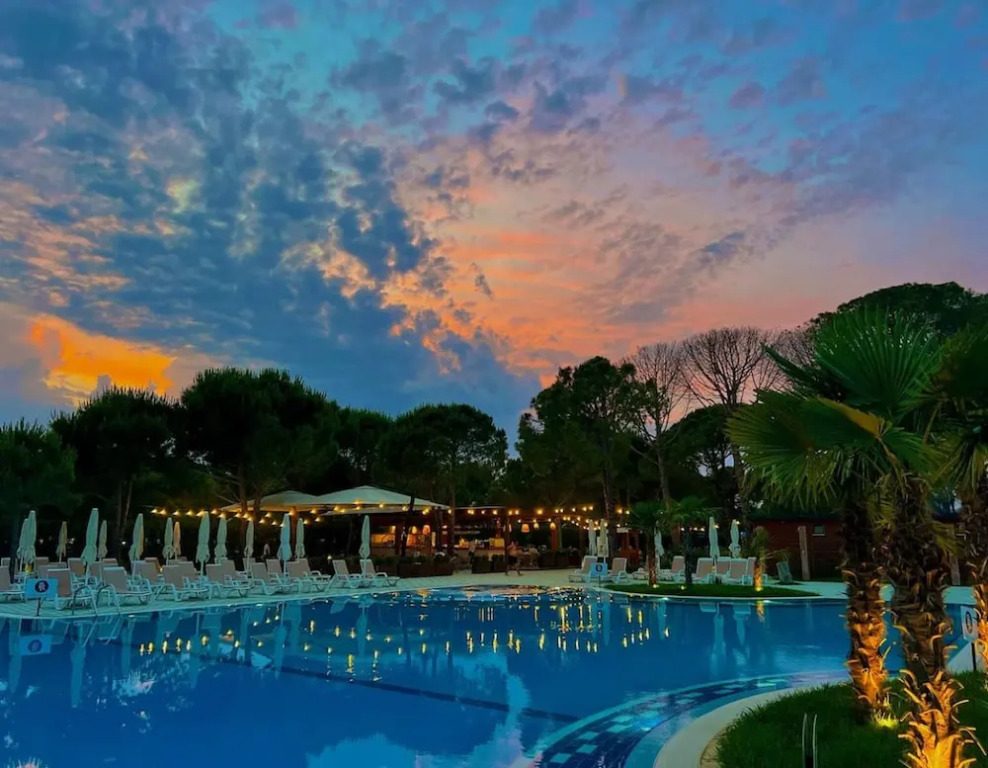 Spacious 1BR Apartment With Resort Access
