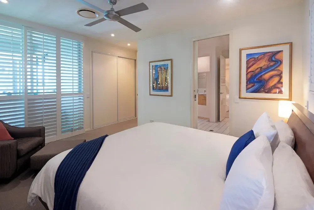 Pavillion 17 - Waterfront Spacious 4 Bedroom With Own Inground Pool And Golf Buggy