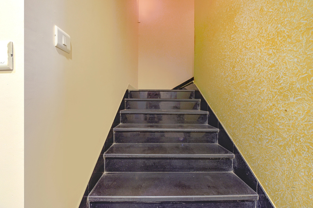 FabHotel Resolute