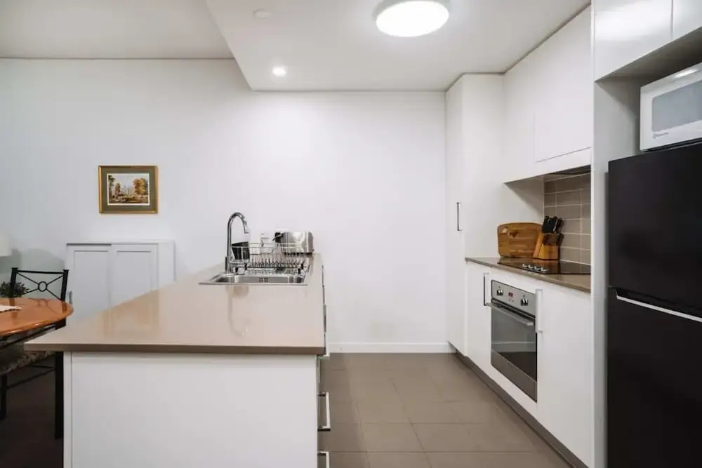 Comfy 1-bed With Spacious Courtyard & Parking