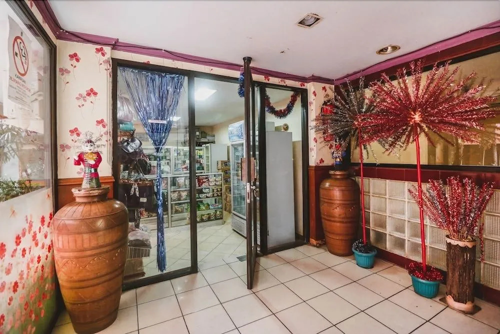 RedDoorz Plus near Taman Ismail Marzuki