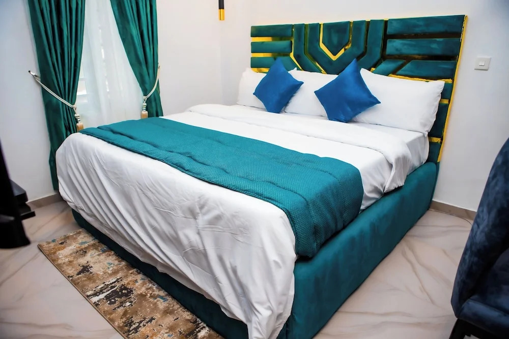 El Elyon Hotel and Suites