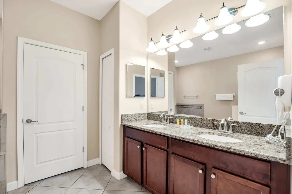 Grand, Luxurious Home, Toy Story Room and Big Pool Area #9cg476