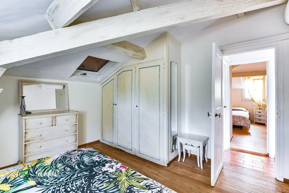 Apartment in Cannes for four & Business