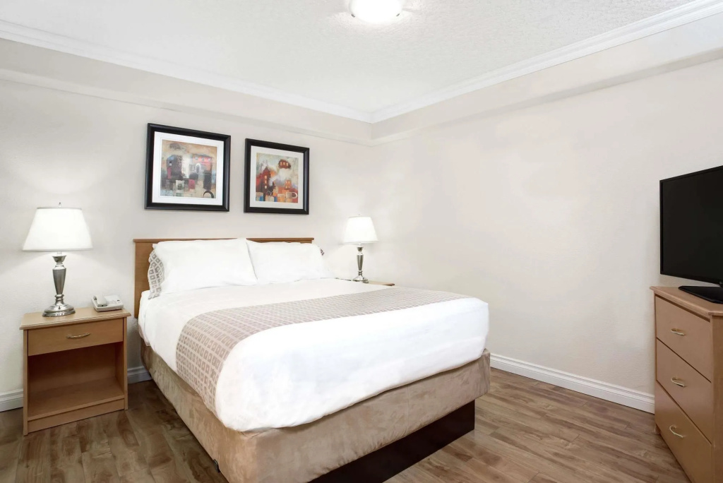 Holiday Inn Victoria - Elk Lake by IHG