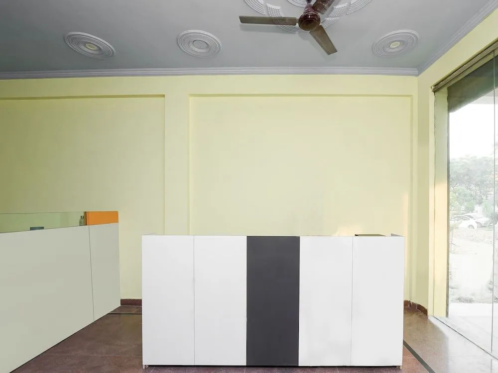 Oyo 14895 Hotel Stay Inn