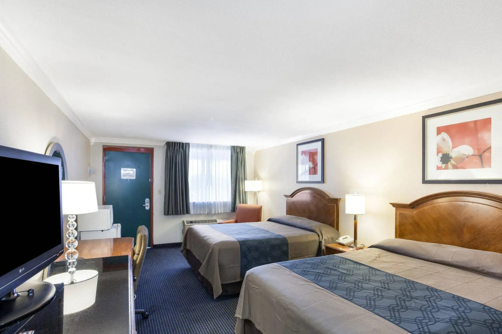 University Inn & Suites