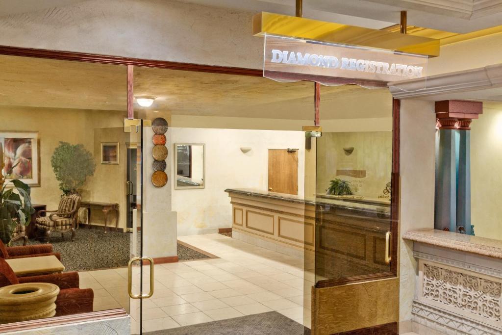 Harrahs Laughlin, A Caesars Destination