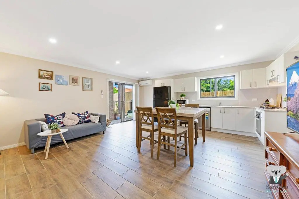 KOZYGURU Arncliffe 3 BED Begonia Cottage With FREE Parking